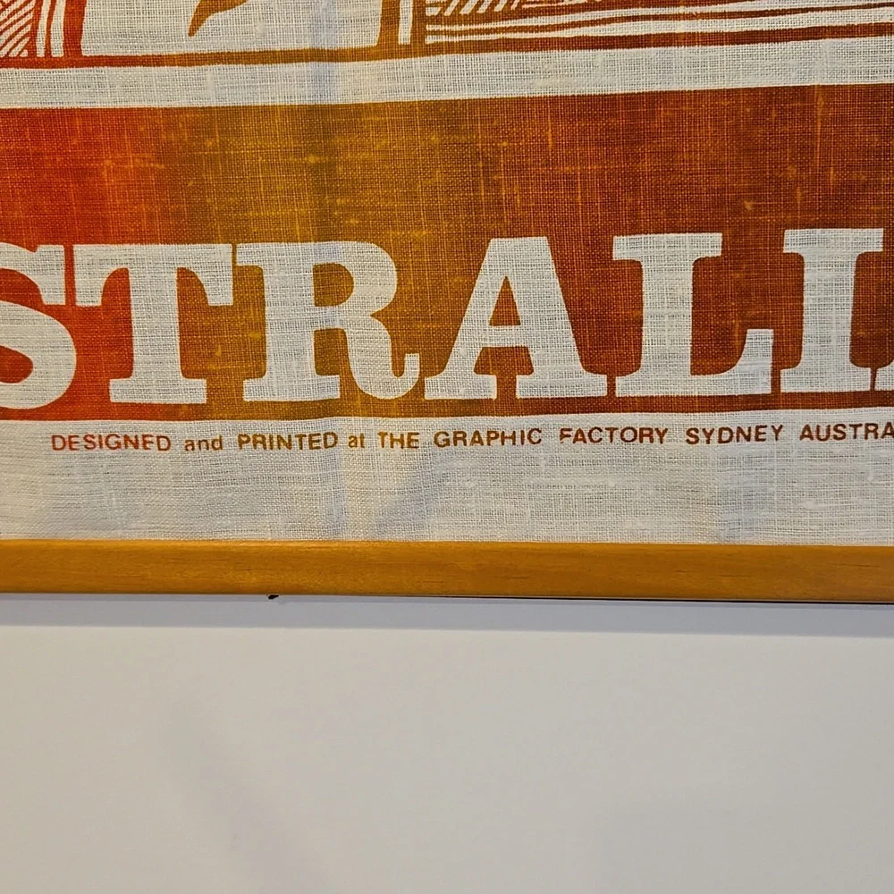GRAPHIC FACTORY Australia Linen Wall Hanging w/Wood Frame